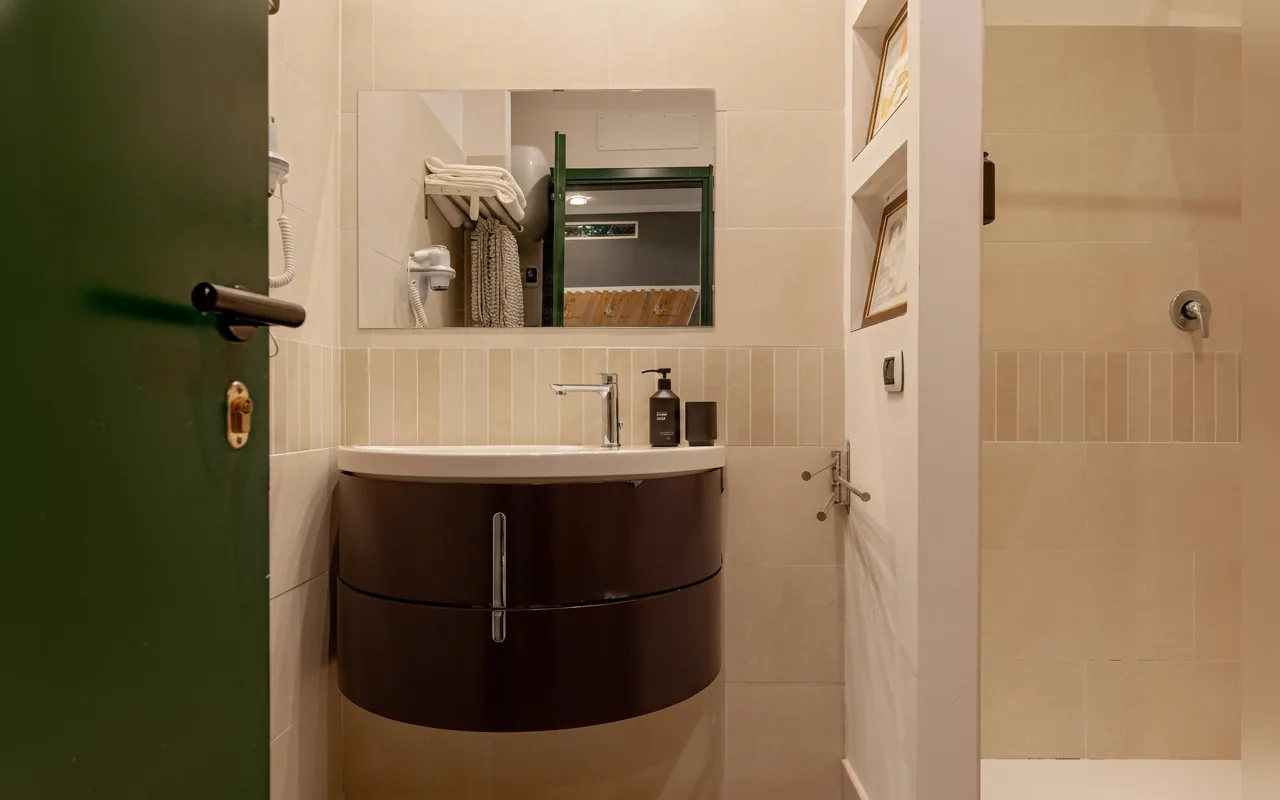 Camera con bagno privato — Valle Benedetta, Colle salvetti (Toscana) (foto 16)